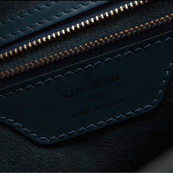 Authenticated vintage LOUIS VUITTON
Saint Jacques GM in Toledo Blue - Picture 5 of 11